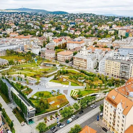 Cozy With Garden In The Castle District Апартаменты *