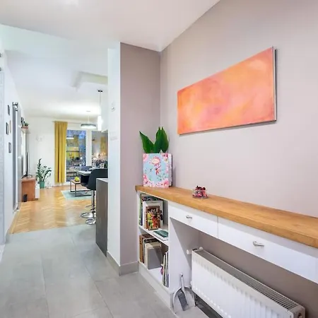 Cozy With Garden In The Castle District Apartment