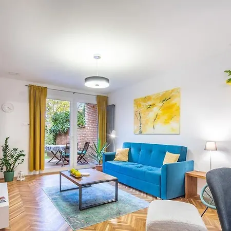 Apartment Cozy With Garden In The Castle District *