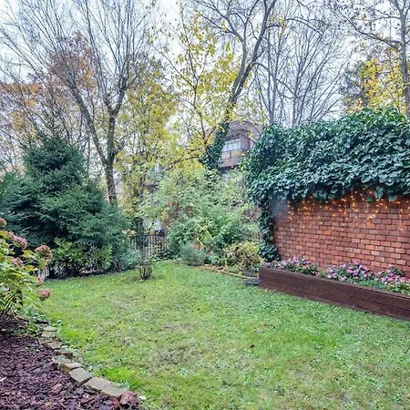 Apartment Cozy With Garden In The Castle District