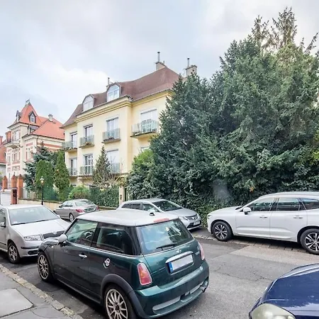 Cozy With Garden In The Castle District Apartment